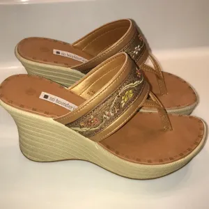 VTG No Boundaries Women’s Cass Floral Embroidered Sequin Synthetic Wedge Sandals
