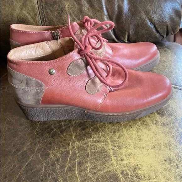 Wanda Panda NWT women’s size 10 weds platform lace up leather shoes