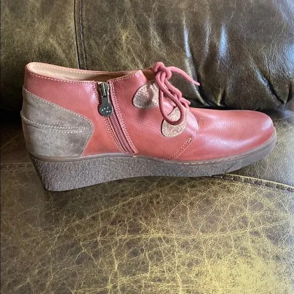 Wanda Panda NWT women’s size 10 weds platform lace up leather shoes