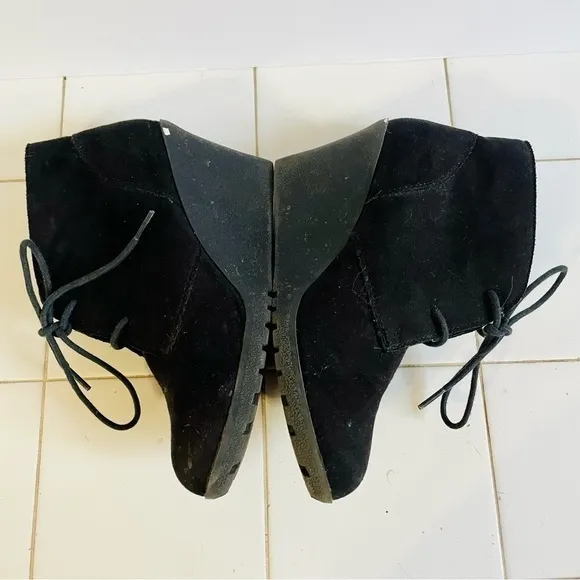 White Mountain Black Faux Suede Wedge Booties Size 9