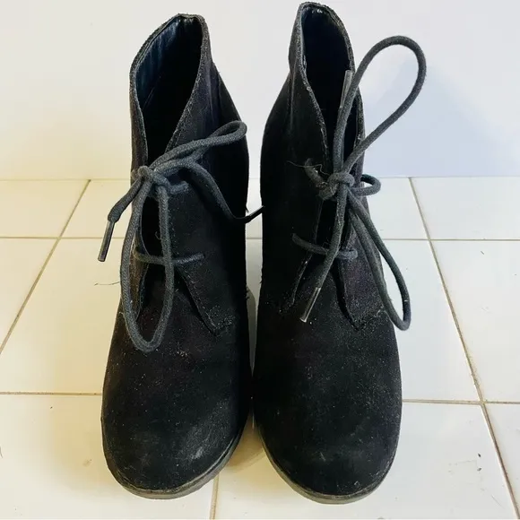 White Mountain Black Faux Suede Wedge Booties Size 9