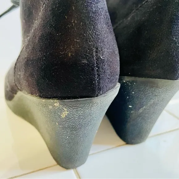 White Mountain Black Faux Suede Wedge Booties Size 9