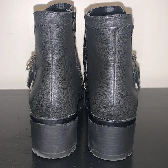 White Mountain Rufus Boots.  Size 8.  Vegan Leather.