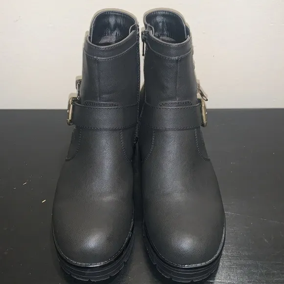White Mountain Rufus Boots.  Size 8.  Vegan Leather.