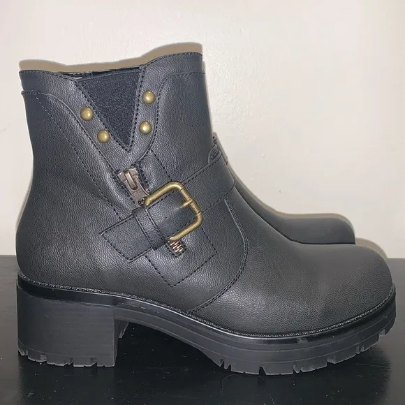 White Mountain Rufus Boots.  Size 8.  Vegan Leather.