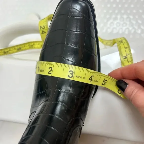 Woman's 9.5 black crocodile ankle bootie with a block heel nwot