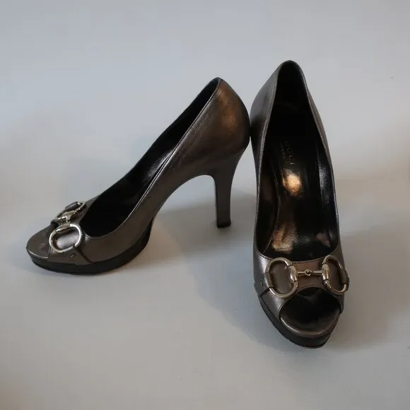 Women Gucci Gunmetal Nappa Sasso Horsebit Leather Peep Toe Platform Pumps 6