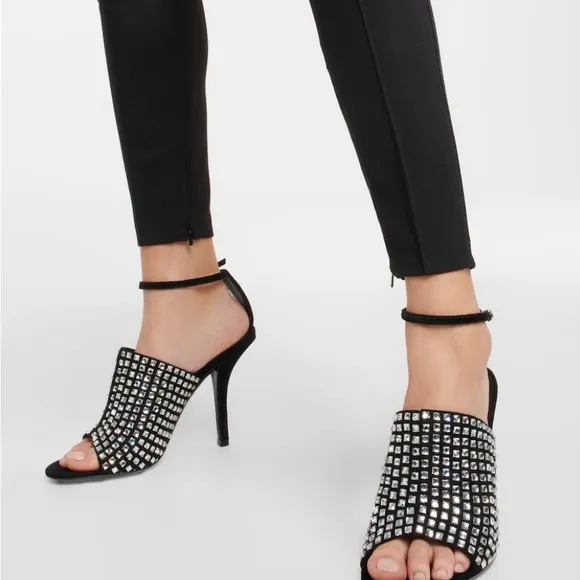 WOMEN'S BURBERRY IVY CRYSTAL VELVET PUMP HEEL BLACK IN SIZE 9.5 US/39.5EU $1,650