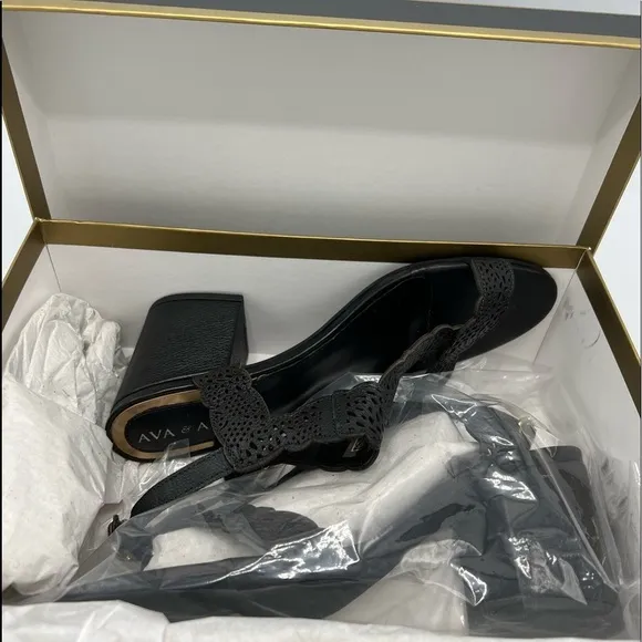 Womens lace leather sandals, size 9M, New with Box