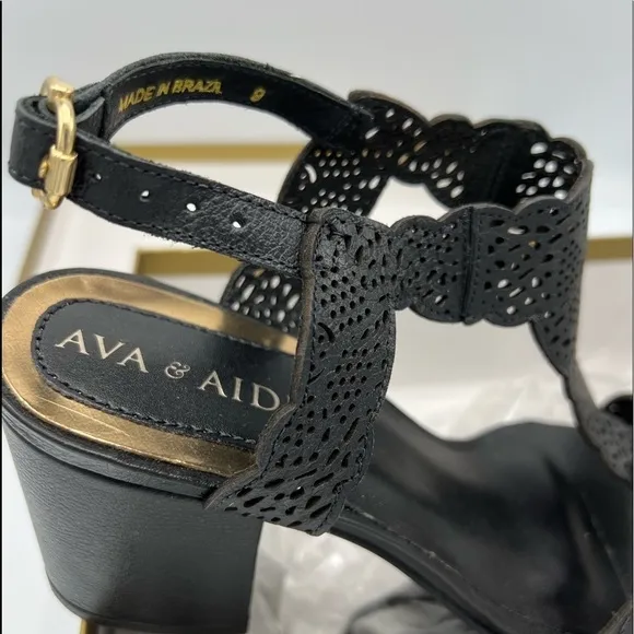 Womens lace leather sandals, size 9M, New with Box