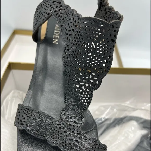 Womens lace leather sandals, size 9M, New with Box