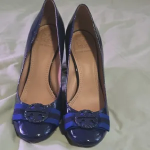 Women's Size 6.5 Tory Burch Maritime Patent Leather Bow Pumps