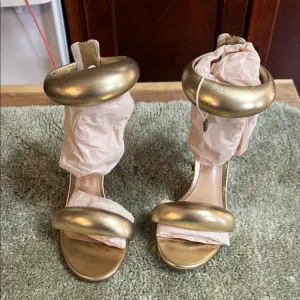 Women’s size 7 BIJOUX metallic gold heels one heel does have some blemish on it.