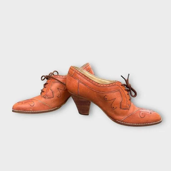 Women’s Town and Country Broques Shoe Sz 6.5 Vintage Pointed Toe Heels