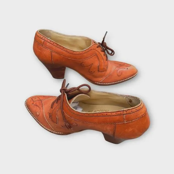 Women’s Town and Country Broques Shoe Sz 6.5 Vintage Pointed Toe Heels