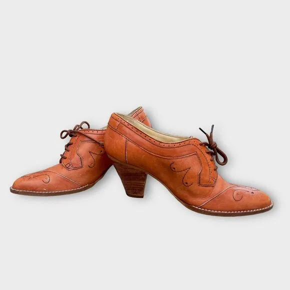 Women’s Town and Country Broques Shoe Sz 6.5 Vintage Pointed Toe Heels