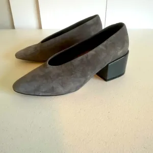 Women’s VANELi 8 gray‎ suede heeled shoes pumps