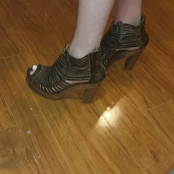 Wooden platform shoes size 9