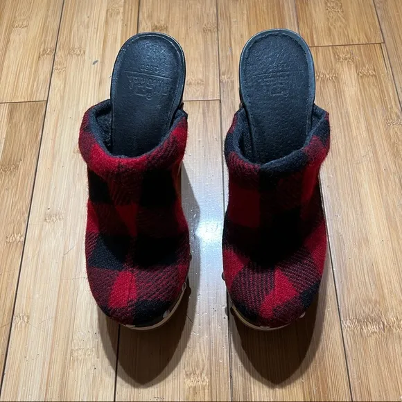 Woolrich Red &amp; Black Wool Check Plaid Buffalo Mule Clogs Size 7