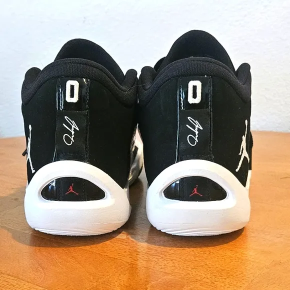 Worn Once - JORDAN TATUM 1 ZOO - Black Athletic/Basketball Shoes, Size 8.5