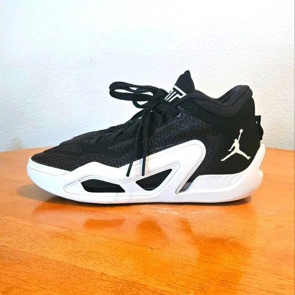Worn Once - JORDAN TATUM 1 ZOO - Black Athletic/Basketball Shoes, Size 8.5
