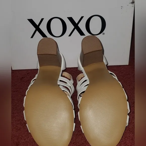 XOXO Womens Baxter White Strappy Stacked Heels Sandals- Size 9M- NWT