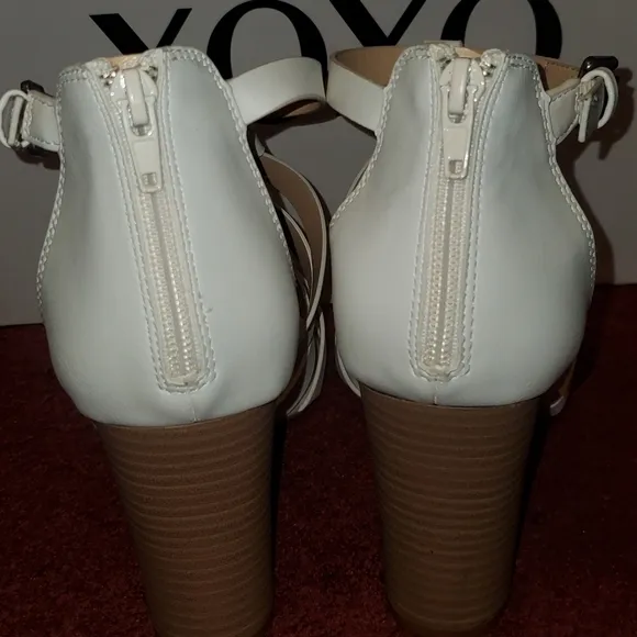 XOXO Womens Baxter White Strappy Stacked Heels Sandals- Size 9M- NWT