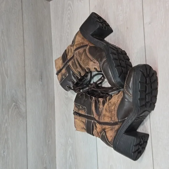 Y2K MUDD Women Wadst Vintage Tractor Platform Chunky Heels Boots shoes sz 7.5