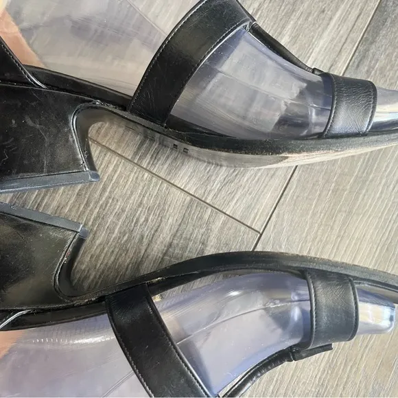 Yves Saint Laurent Italy YSL Black leather Strappy Sandals strappy block heel 7