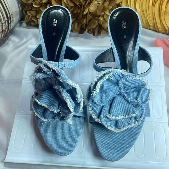 (Z) ZARA HIGH HEEL SANDALS IN DENIM WITH FLOWERS, size 8‎