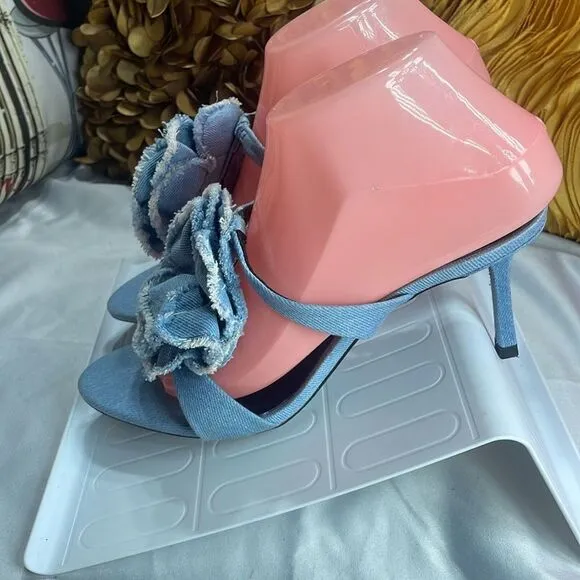 (Z) ZARA HIGH HEEL SANDALS IN DENIM WITH FLOWERS, size 8‎