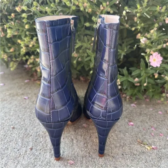 ZARA Blue Embossed Animal Print Leather Point Toe Zipper Stiletto Size 38 / 7.5