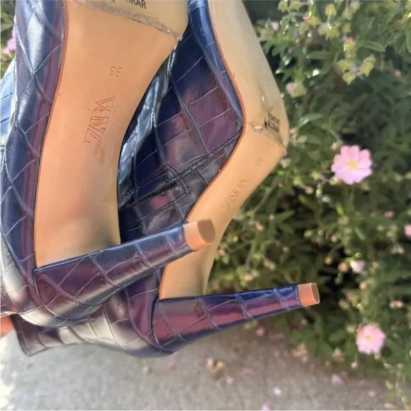 ZARA Blue Embossed Animal Print Leather Point Toe Zipper Stiletto Size 38 / 7.5