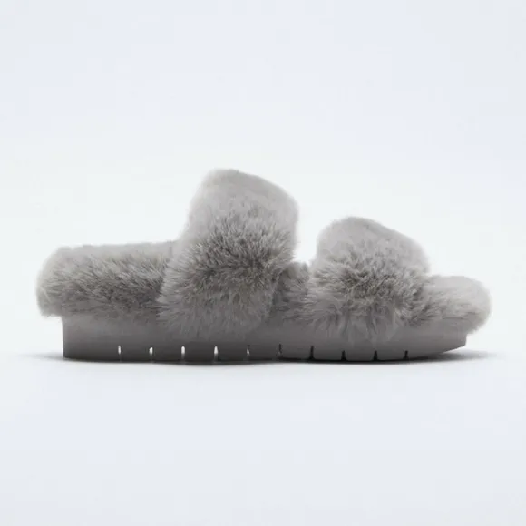 ZARA FAUX FUR LOW HEEL SANDALS Bloggers favorite