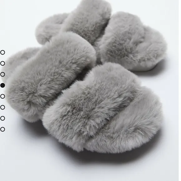 ZARA FAUX FUR LOW HEEL SANDALS Bloggers favorite