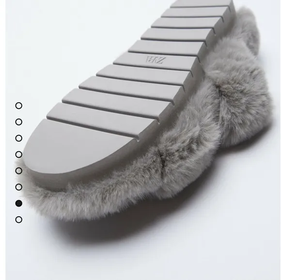 ZARA FAUX FUR LOW HEEL SANDALS Bloggers favorite