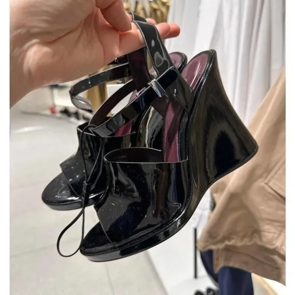 ZARA Faux patent leather wedge sandals 1307/110