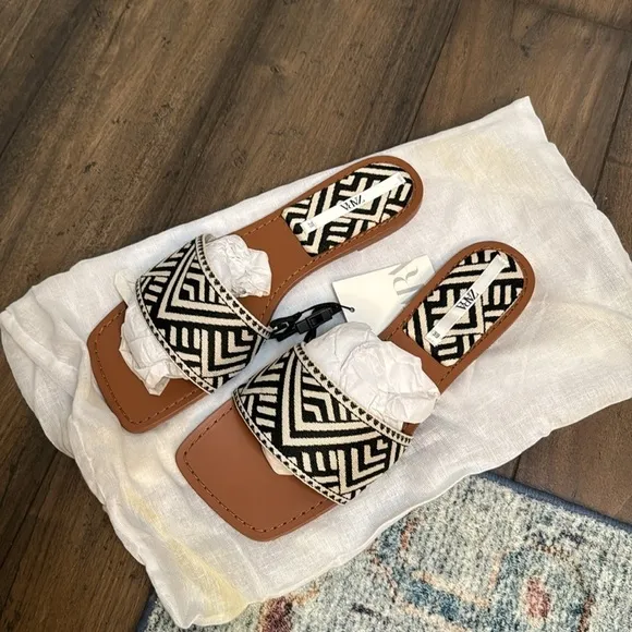 Zara LOW HEEL FABRIC SANDALS size 39